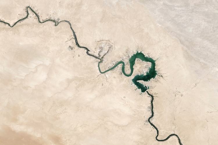 Satellite photo of Euphrates River from the year 2009.